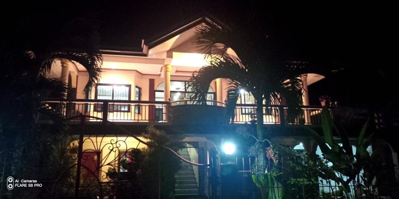 Riverside At Aninuan Accommodation And Food Puerto Galera Exteriér fotografie